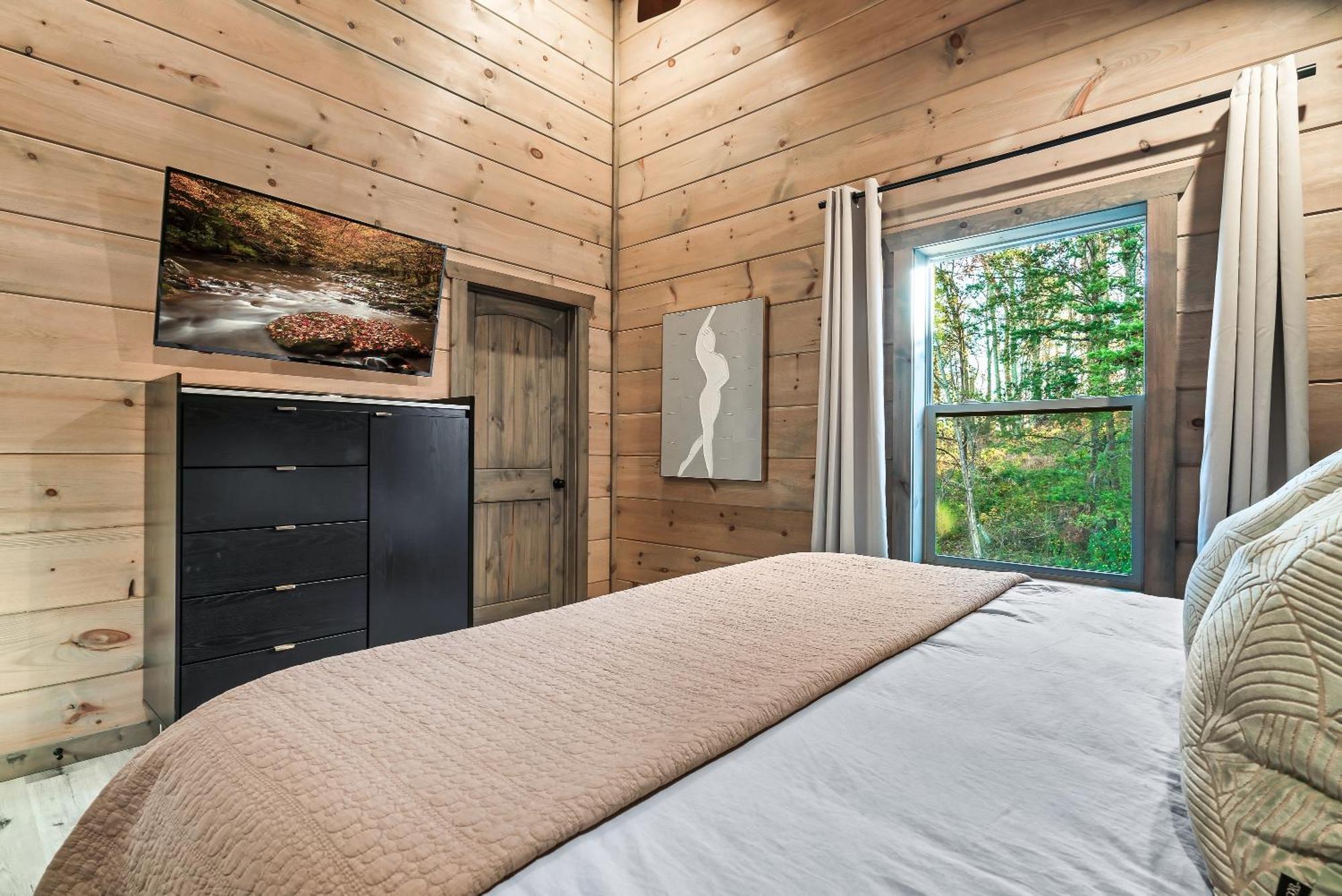 New Luxury Cabin With Stunning Mountainviews,Hottub, Firepit, Fireplace,2 Kingbeds, 2 Covereddecks,Bbqgrill, Shuffleboard And Pool Access Sevierville Bagian luar foto